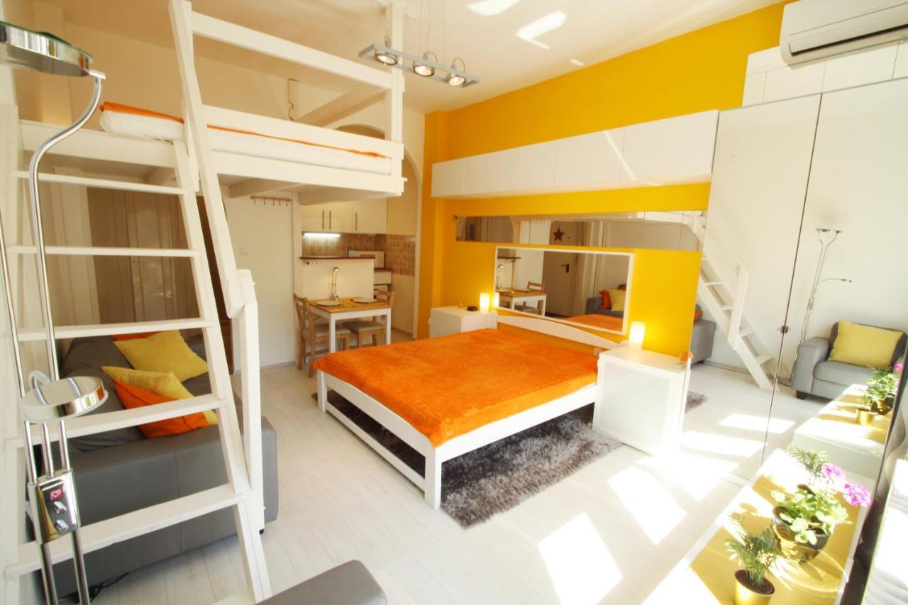 Sunny Studio With Balcony In Party District Budapest Kültér fotó