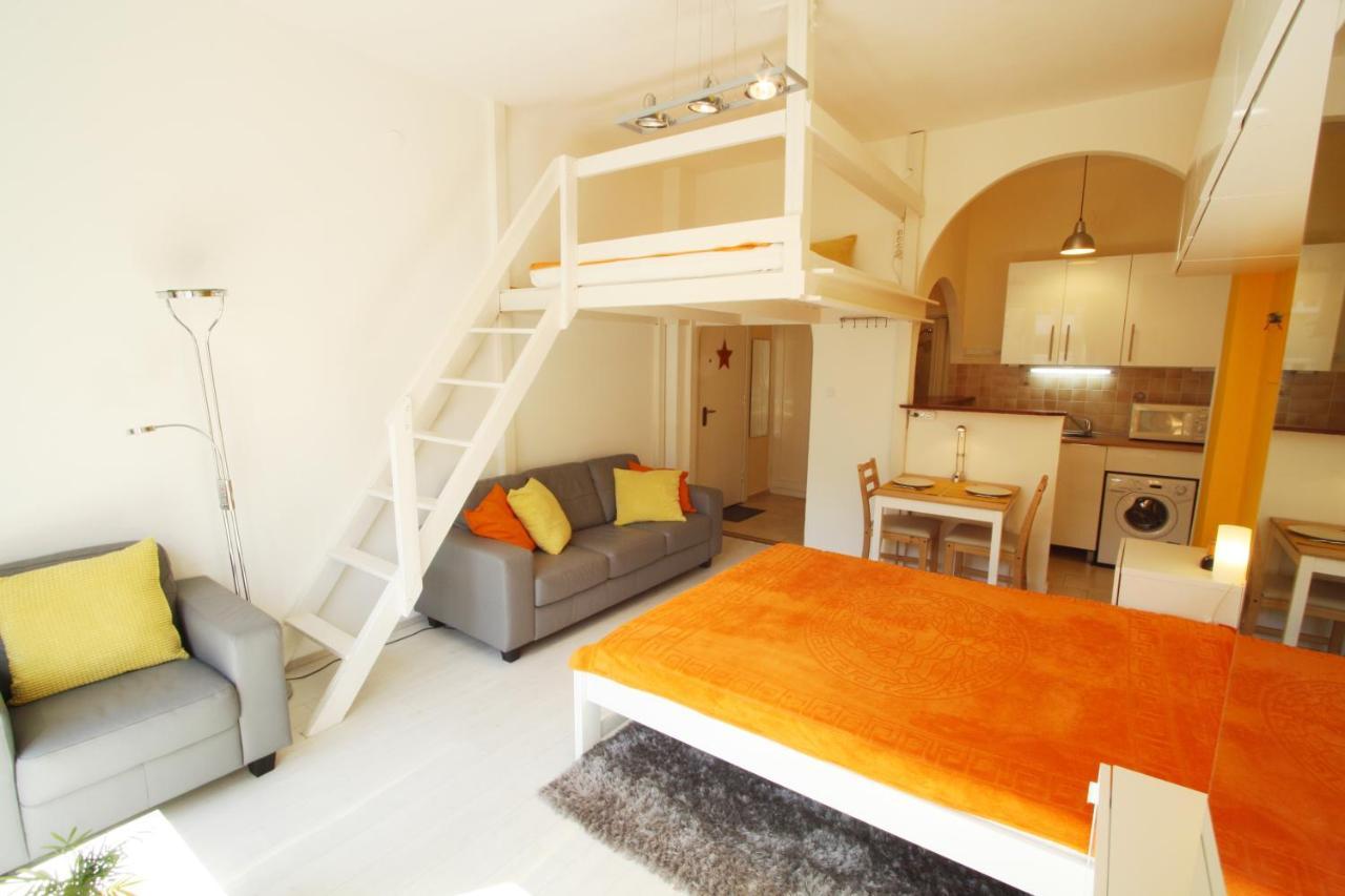 Sunny Studio With Balcony In Party District Budapest Kültér fotó
