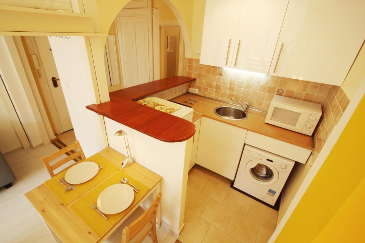 Sunny Studio With Balcony In Party District Budapest Kültér fotó