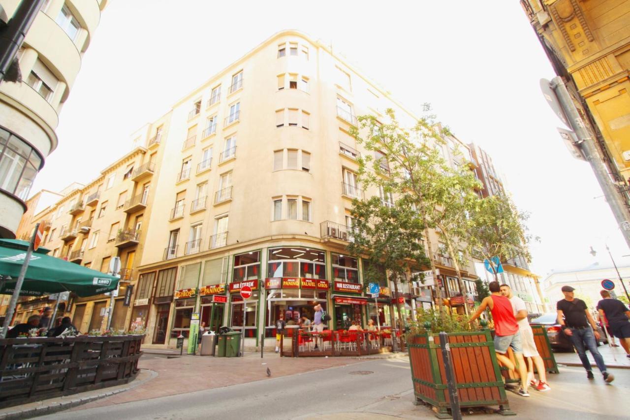 Sunny Studio With Balcony In Party District Budapest Kültér fotó