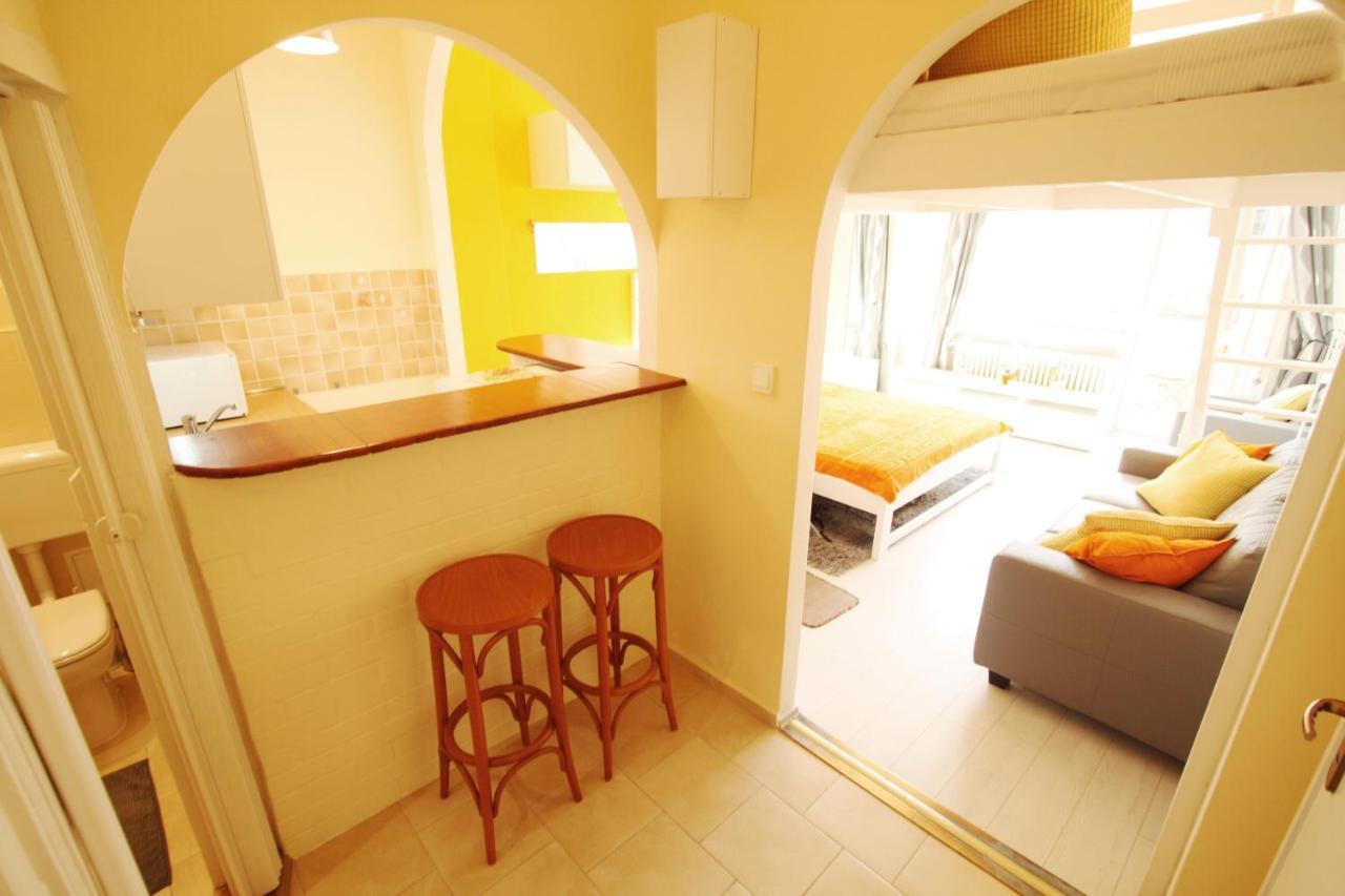 Sunny Studio With Balcony In Party District Budapest Kültér fotó