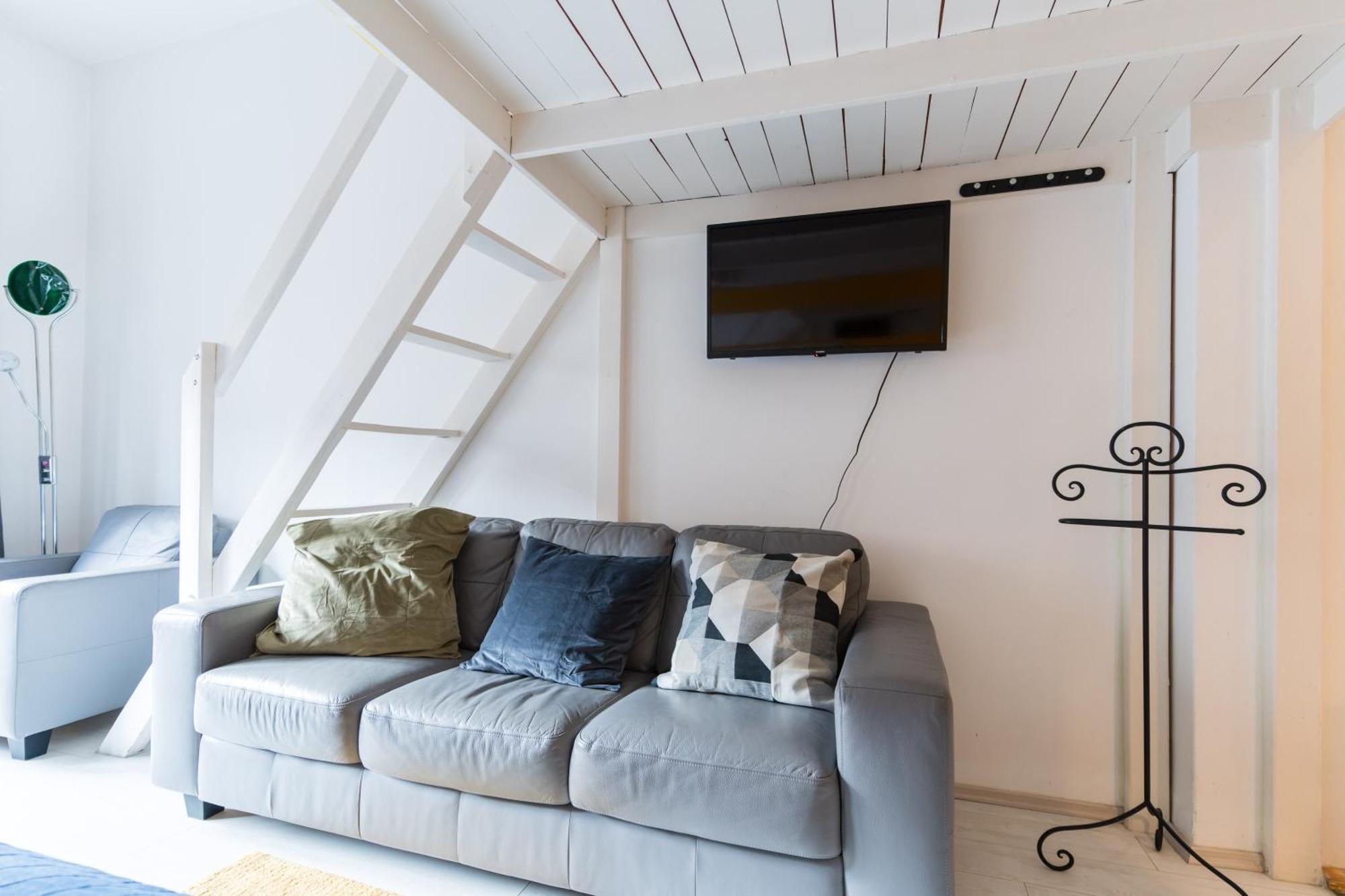 Sunny Studio With Balcony In Party District Budapest Kültér fotó