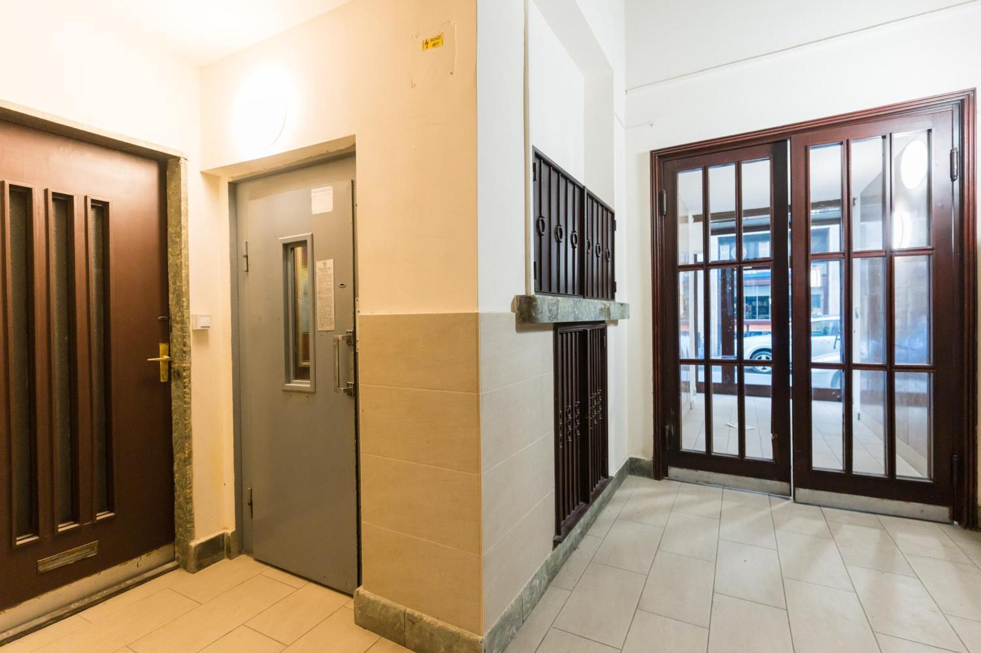 Sunny Studio With Balcony In Party District Budapest Kültér fotó