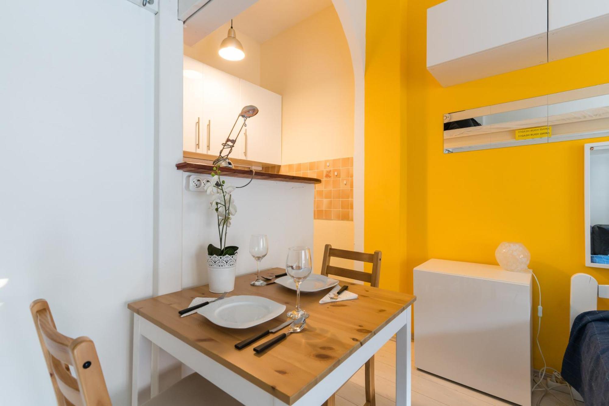 Sunny Studio With Balcony In Party District Budapest Kültér fotó